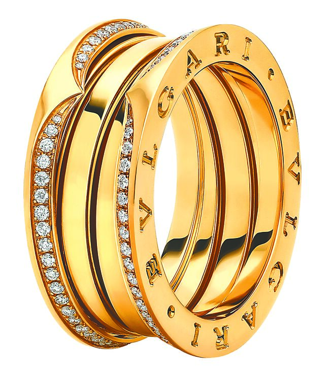 寶格麗B.zero1系列黃K金三環鑲鑽戒指。（BVLGARI提供）