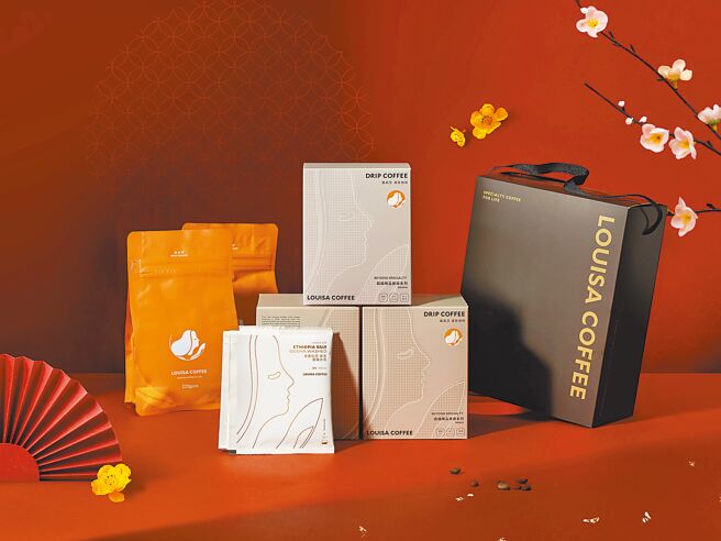 路易莎新春禮盒組讓顧客隨心搭配，滿件享5折起。（路易莎提供）