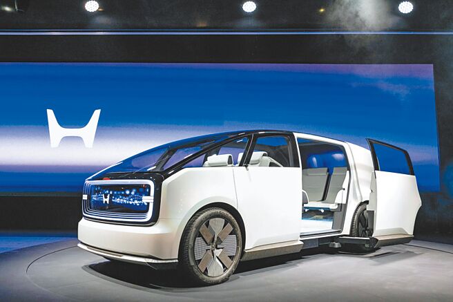 Honda SPACE-HUB概念车近似MPV，后方为Honda全新的「H」标志。（Honda提供）
