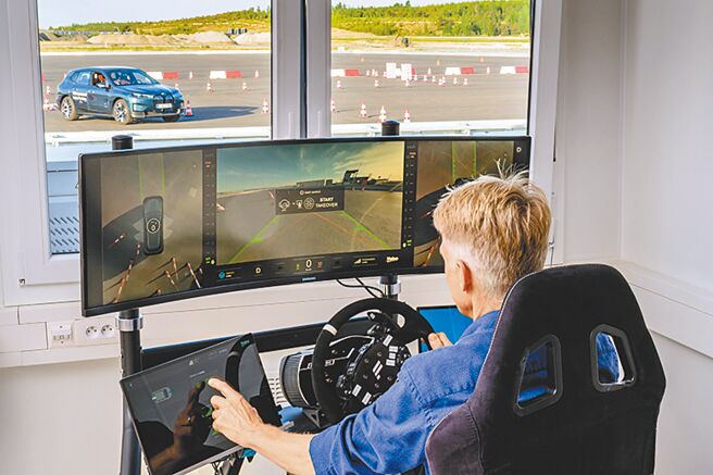 遥控代客泊车展示未来无人驾驶的一种方式。（BMW提供）