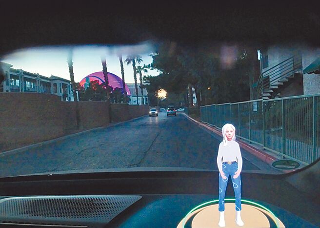 使用XREAL Air 2扩增实境眼镜增强驾驶体验。（BMW提供）