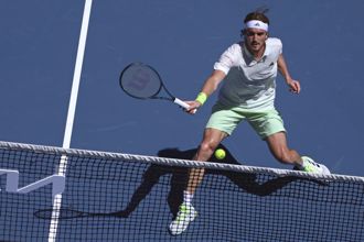 影》澳網年度最佳好球！西西帕斯網前神扣殺 對手傻眼