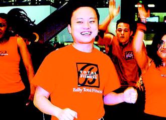 歌手昔登美國偶像走音爆紅 自爆沉迷賭博2度離婚現況曝