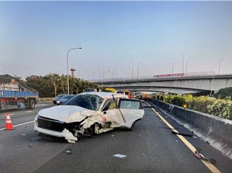「瑞典坦克」自撞國道護欄 駕駛下車查看遭後車撞飛死亡