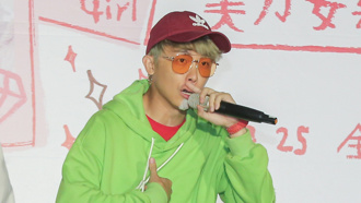 酷炫「情緒失控淚崩」 學歷差嘆太笨：YTR都台清交畢業