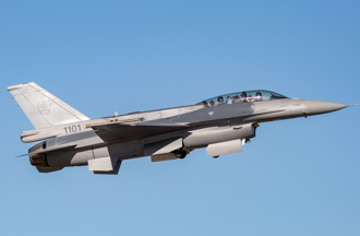 没选F-35战机 它买70批次F-16却曝一罩门