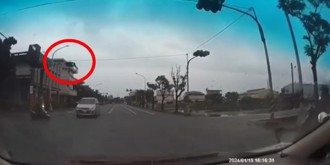 女騎士闖紅燈遭休旅車高速撞擊 拋飛「10公尺」慘摔身亡