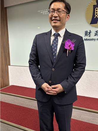 新舊國庫署長交接！陳柏誠曝目標盼維持財政穩健