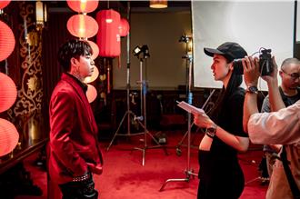 謝和弦老婆第二胎倒數卸貨 挺孕肚陪伴籌備新歌