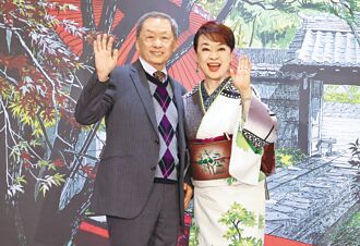 翁倩玉兄妹辦聯展 97歲母親猛誇水喔