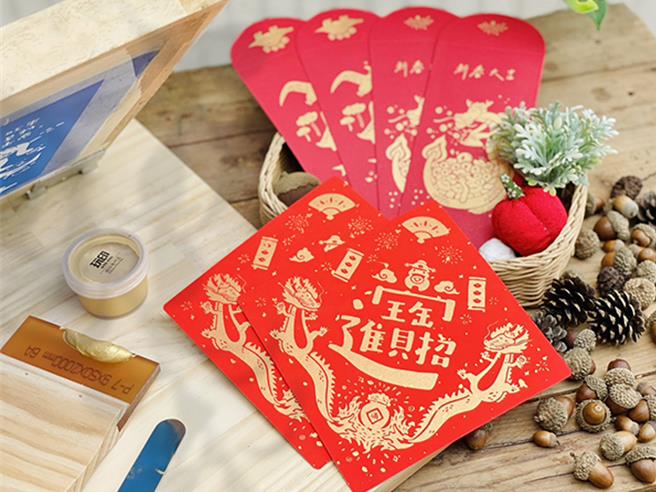 农历春节将至，立法院民主议政园区将于27日举办「国会迎新春，好运龙总来」新春挥毫，现场还有春联绢印及红包袋烫金手作体验，让大小朋友同乐。（立法院中南部服务中心提供／潘虹恩台中传真）