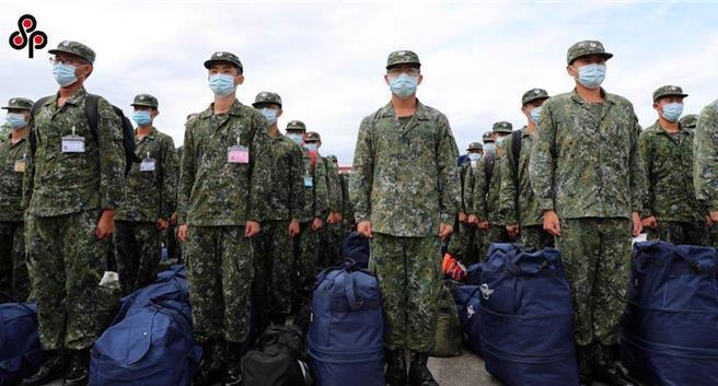 義務役1年役期今年起恢復，分為8周入伍訓、44周部隊訓。國防部今指出，入伍訓最後階段將實施為期5日期末鑑測，若不合格便不得先領1萬800元專業加給。（示意圖 ／ 中時資料照）