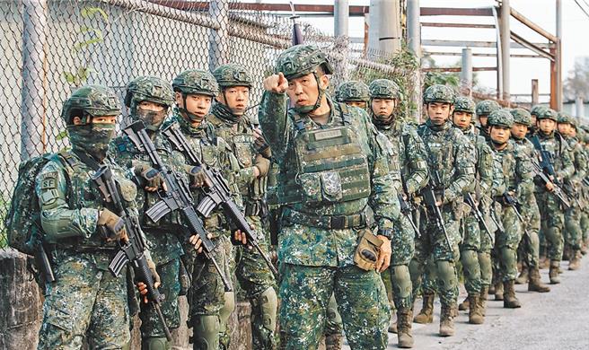 針對首批於1月25日入伍的670名役男，國防部今表示，首周便會完成戰鬥個裝型號套量，並結訓前一周、3月22日前撥發給役男。（本報資料照片）