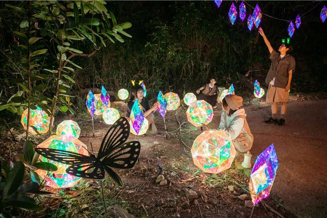 奇幻大津打造夜遊山林新體驗。(屏縣府提供)