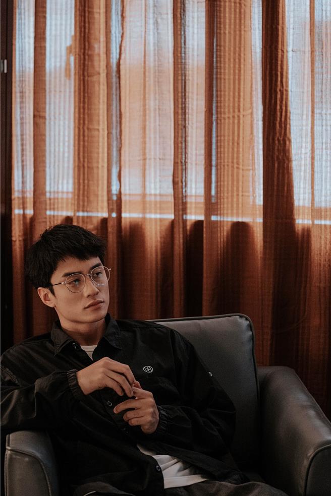 劉俊謙這回飾演駭客，跟以往的角色風格大相逕庭。（華映提供）