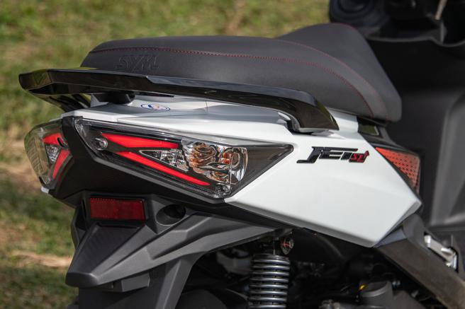 设计师为SYM JET SL+妆点出竞技化风格尾灯。（陈大任摄）