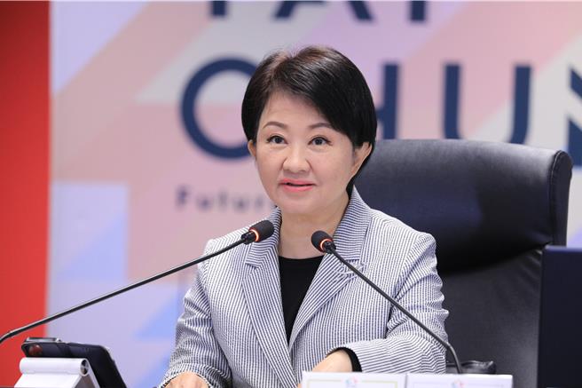 台中市长卢秀燕指出，日前朝野新任立委均表示支持并会催促政院进快通过捷运蓝线，坦言「已经看到曙光」。（张亦惠摄）