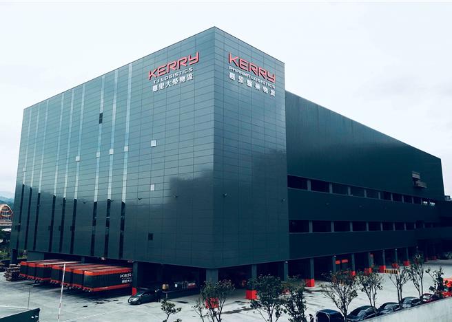 携手新北市政府，嘉里大荣在「招商一条龙」专人专案协助下，于汐止区斥资逾14亿元建置地上4层的银级绿建筑物流厂房。（新北市经发局提供）