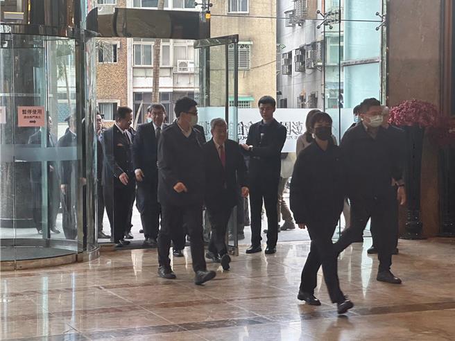 陳建仁16日下午出席鳳凰獎楷模表揚典禮。（高鈞麟攝）