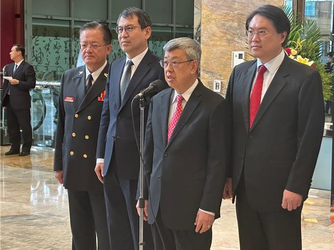 陳建仁接受媒體聯訪。（高鈞麟攝）