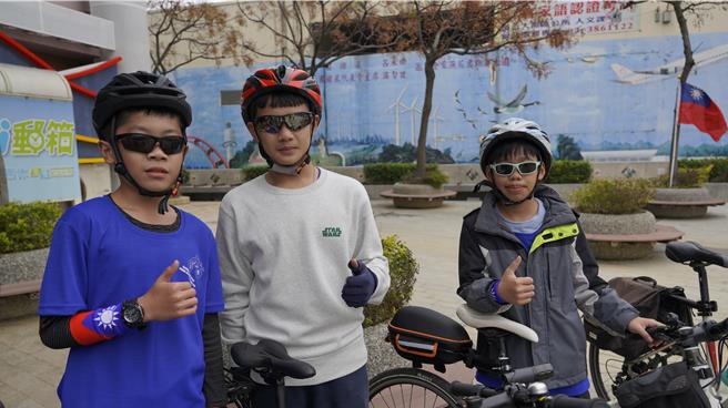 桃園市大園區后厝國小今年有14名畢業生將參與單車環島之旅。（大園區公所提供／蔡明亘桃園傳真）