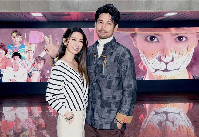 林韦君、杨子仪＝合体宣传《少女八家将》。（华视提供）