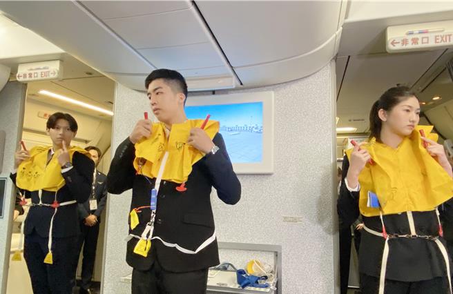 朝陽科技大學16日發表斥資1300多萬元以除役「波音777」機身打造的「飛航情境模擬教室」，為全台首創結合飛航狀態情境式航空教育的特色專業教室。（陳淑芬攝）