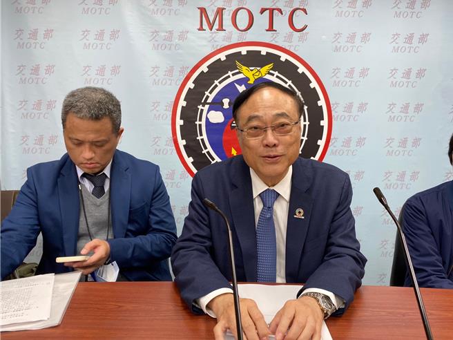 观光署长周永晖（右）表示，今年吸引1200万人次外国旅客来台的目标不变，陆客则是多多益善。（陈佑诚摄）