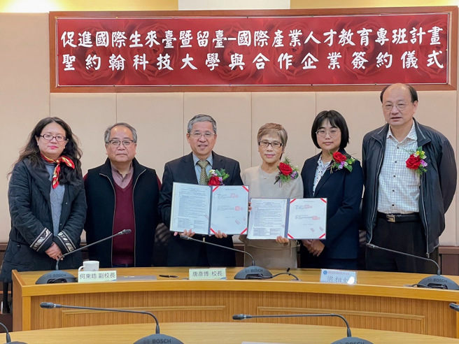 聖約翰科大與校友企業-福麟系統整合共同開設「新型專班」。左起：邱淑娟專案經理、何副校長、唐彥博校長、福麟系統整合工程事業處協理梁相如、總經理特助黃鈺婷、張銘崑院長。(照片/聖約翰科技大學提供)