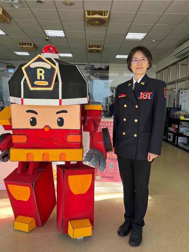 桃園市消防局第四大隊大隊長陳莉婷為桃園消防首位女性大隊長。（翻攝照片／蔡明亘桃園傳真）