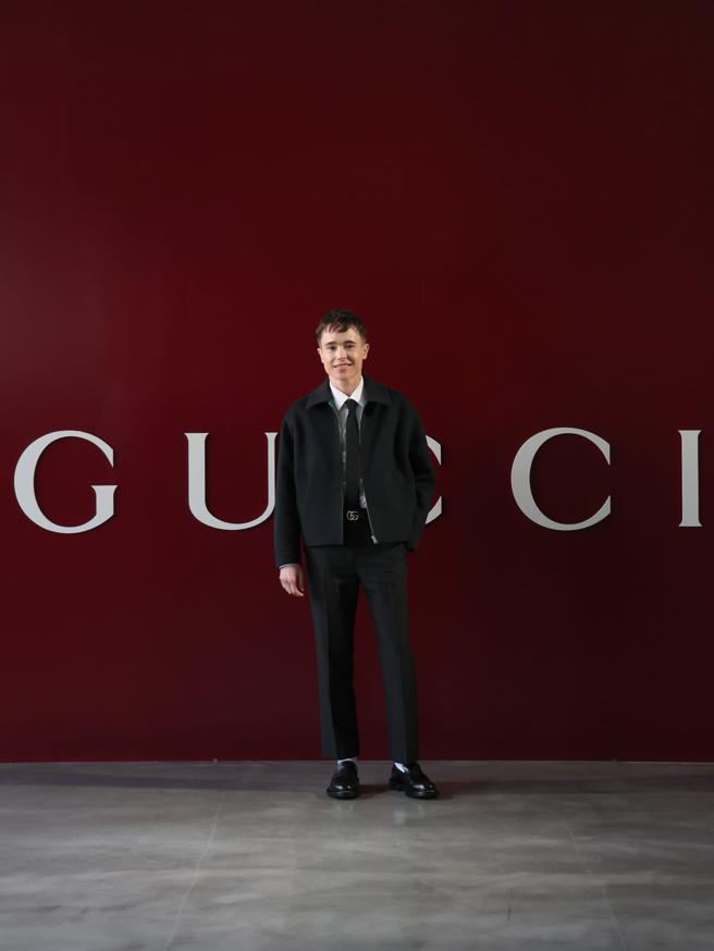 跨性别演员艾略特·佩吉 (Elliot Page)出席GUCCI 2024秋冬男装系列大秀。（GUCCI提供）