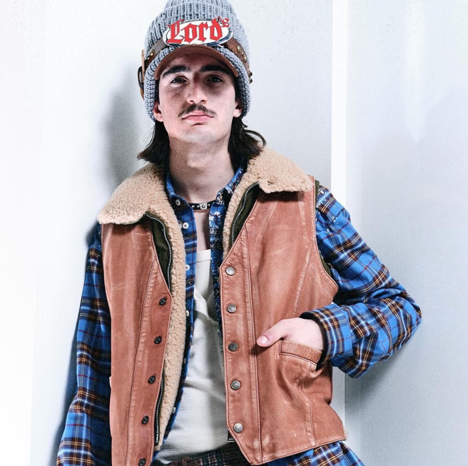 雙胞胎Dean和Dan兄弟檔創立的時裝品牌DSQUARED2發布2024秋冬系列大秀。(摘自品牌IG)