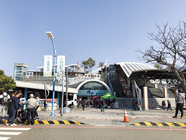 清水服务区是全台国道服务区营收龙头，3月起将改由统一超商接手经营。图／刘朱松