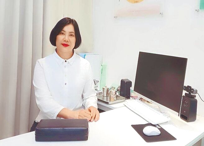 邓晓芬提倡中西医结合促进精准健康。图／邓晓芬提供