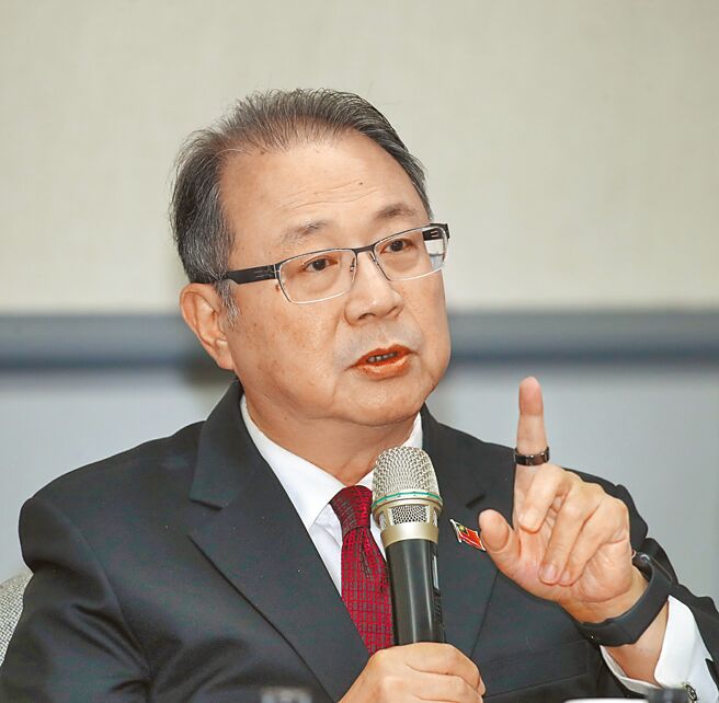 国民党国际部主任黄介正15日表示，台诺断交，他不愿苛责我国驻外辛苦的外交官，也不想多说什么，因为外交部已经自己打脸了。（本报资料照片）