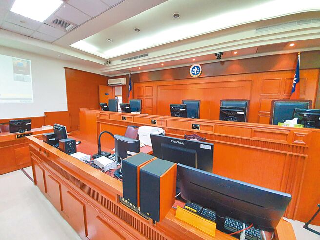 一名國小女老師在擔任班導期間，9次與班上就讀國小六級的男童發生性關係，她甚至懷孕產子，一審依對未滿14歲男子強制性交等罪判她17年6月徒刑，她不服提上訴（本報資料照片）