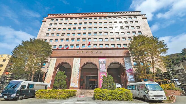 一名3李姓男子去年5月闖入海巡桃園艦，還在VIP艙睡一晚遭逮，基隆地方法院判處李男拘役20日。圖為基隆地方法院。（張志康攝）