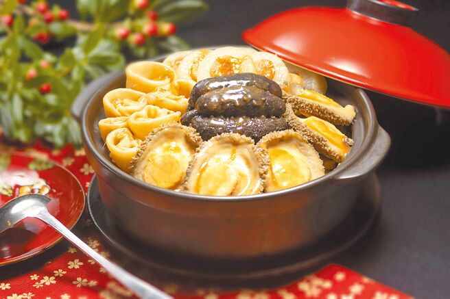 台北国宾饭店中餐厅推出5款年年热销的「国宾珍宝」汤品，1月24日前预购，可享9折优惠。（国宾大饭店提供）