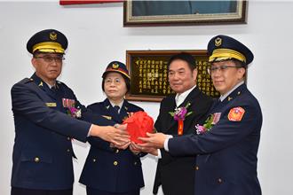 苗栗縣警局新任局長17日就任布達 鍾東錦讚能力傑出
