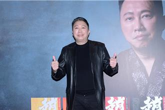 趙正平下跪求婚小22歲嫩妻 甜喊老婆允諾：我把餘生都給她