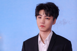 王俊凱罕見情緒失控 凌晨三點機場「飆罵23字」影片瘋傳