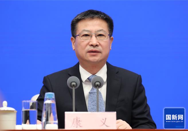 大陸國家統計局長康義17日在新聞發布會上，介紹2023年大陸國民經濟運行情況。（翻攝自國新網）