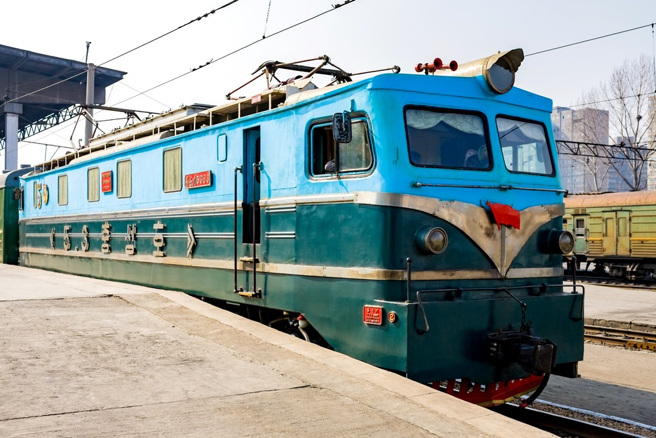 美国自由亚洲电台（RFA）引述消息人士指出，北韩一列载有数百人的火车于2023年底翻覆，7节车厢掉落山谷，酿成至少400人死亡。图为从平壤车站出发的火车。（图：shutterstock/达志）