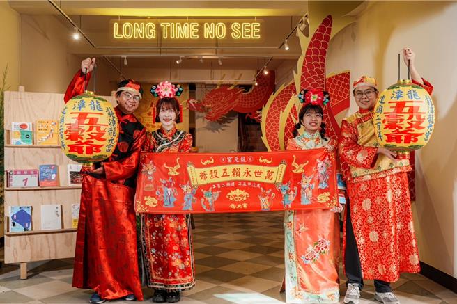 桃园龙潭龙元宫建庙200年推五谷爷应援计画，邀民眾张灯结彩过好年。（邱子轩提供／吕筱蝉桃园传真）