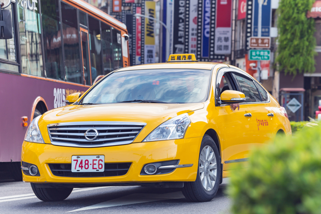 下大雨拦计程车还被抢！揭秘网友最爱「APP叫车」五大优势、功能与体验。(图:shutterstock/达志)