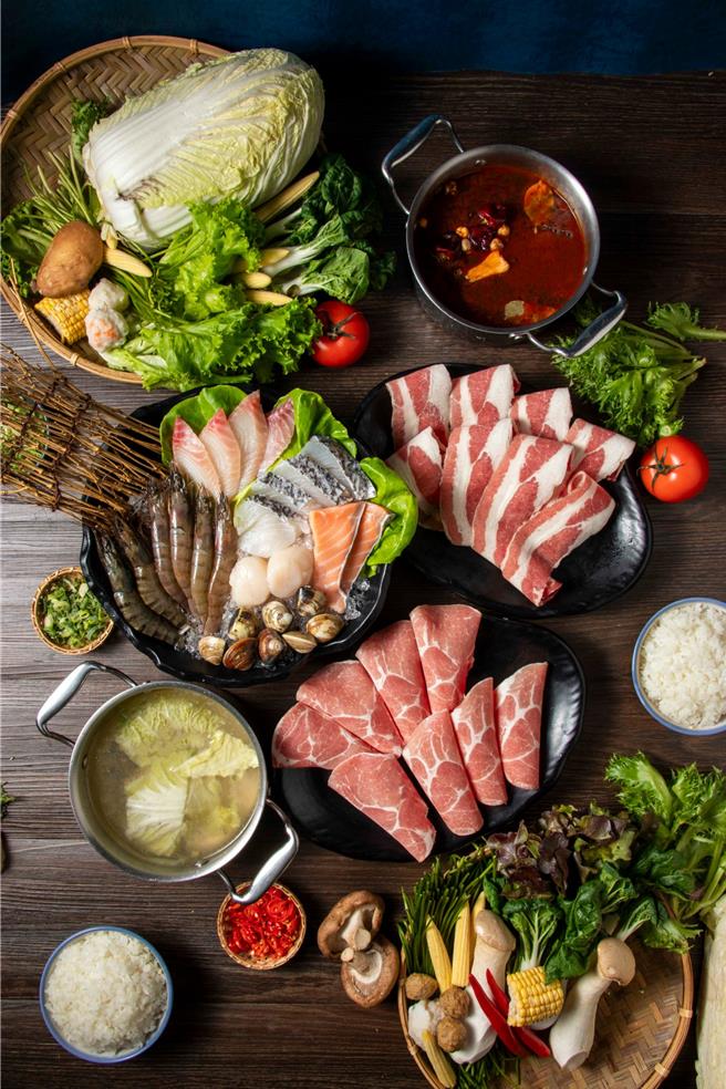 主打多款美味汤头的「这一小锅」17日开幕，即起至19日祭出打卡买一送一。（柯宗纬翻摄）