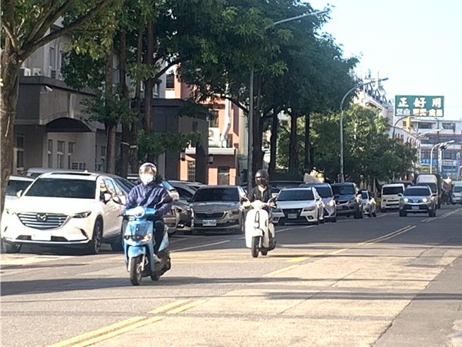 南投市长张嘉哲17日宣布，南投市将自3月1日起执行路边停车收费，初步预计每小时收费20元。曾雪蒨摄