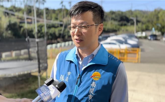 南投市长张嘉哲17日表示，目前规画收费停车格共有711个，每小时预订收费20元，民眾可选择超商、行动支付或收费亭缴费。曾雪蒨摄