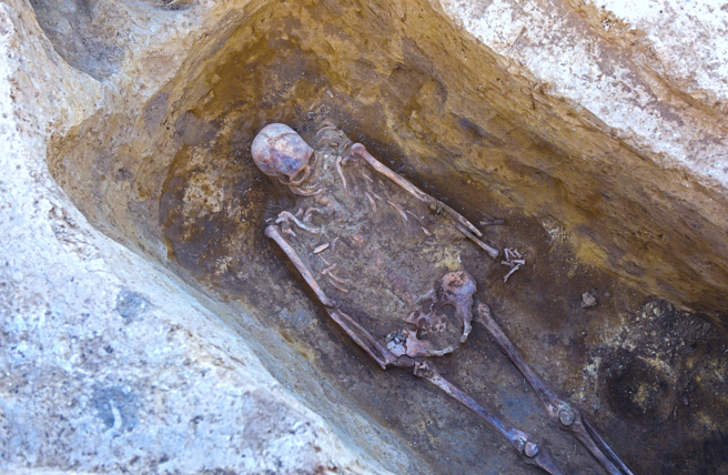 明朝万历皇帝遗体呈现侧卧，不同于以往常见的平躺直卧式，让考古学家非常困惑。(示意图/shutterstock/达志)