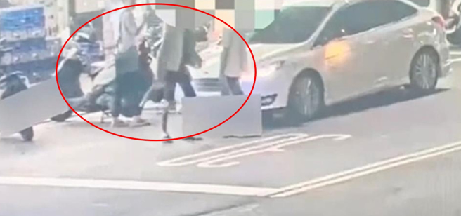 卢男讨债当街持球棒打人，警循线逮人。（警方提供、翻摄自影片）